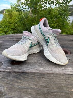 Nike Women's Sz8 React Infinity Run Flyknit 2 Shoes in Pale Pink Teal Accent#322